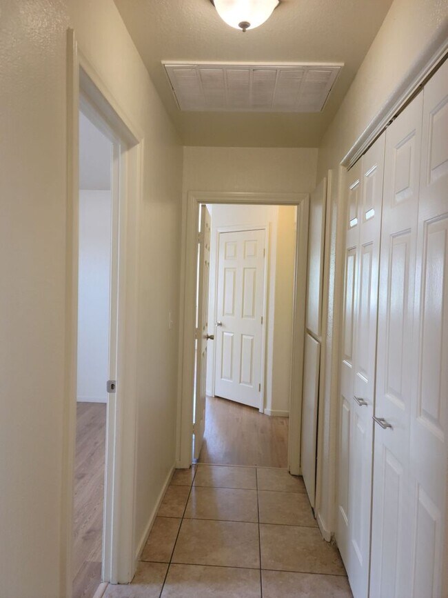 Building Photo - Single Story 3-Bedroom