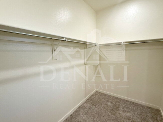 Building Photo - 14380 W Valentine St