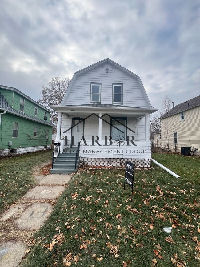 Building Photo - 1/2 off first full month of rent!