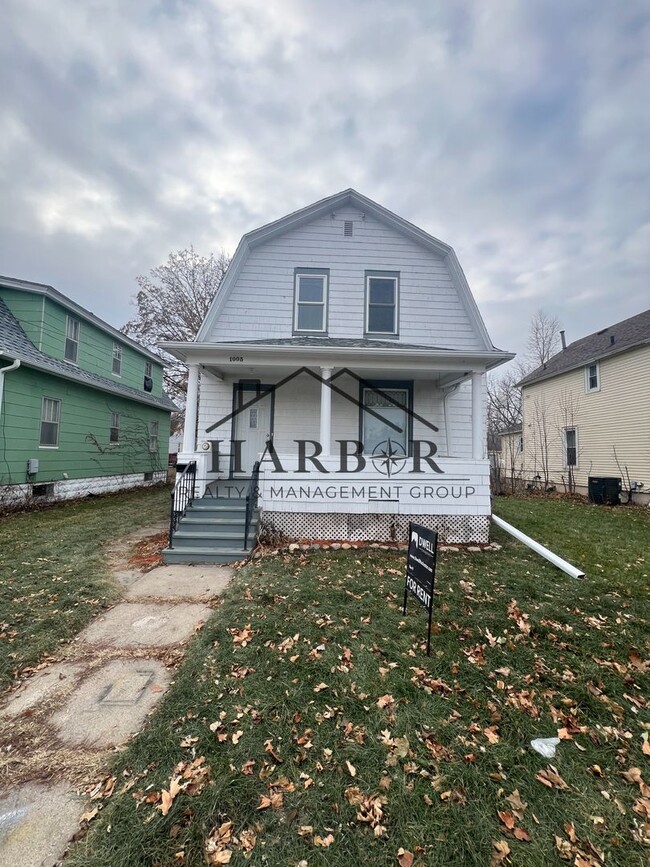 Building Photo - Family-Friendly 3 Bedroom Home with Large ...