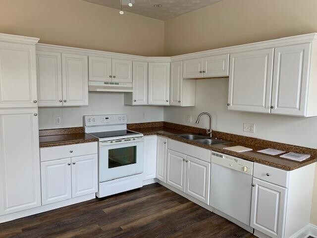 Building Photo - 35 Ash St