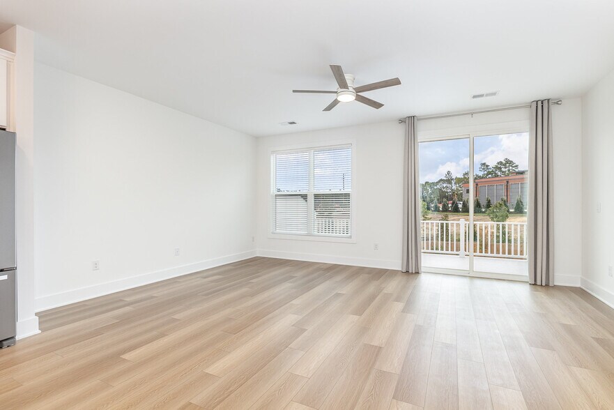 Building Photo - 514 Billingshurst Way