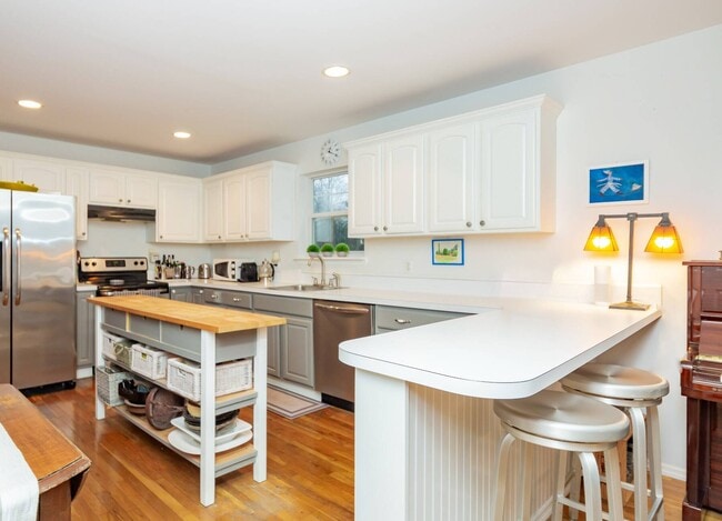 Building Photo - 98 Thomas Ave