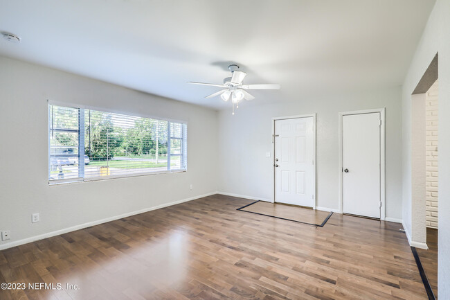 Building Photo - 6371 Sauterne Dr