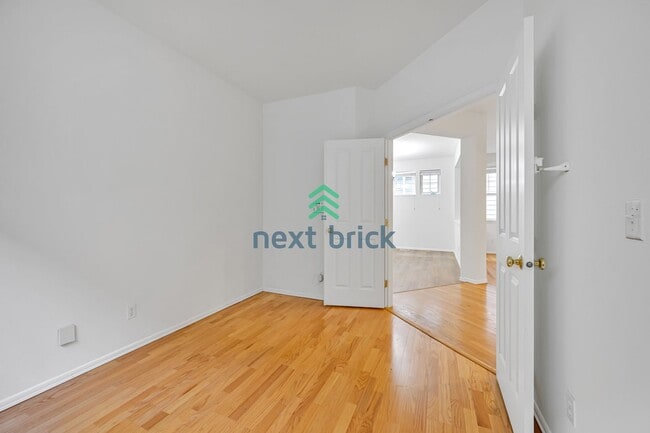 Building Photo - 4 Bed 2.5 Bath Single-family House Availab...