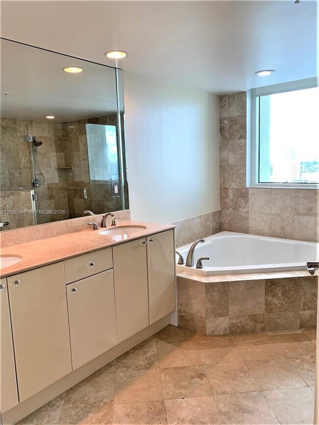 Building Photo - 1745 E Hallandale Beach Blvd