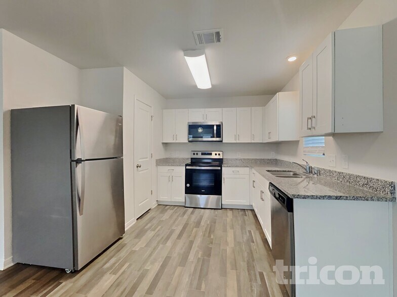 Building Photo - 15672 Del Norte Dr