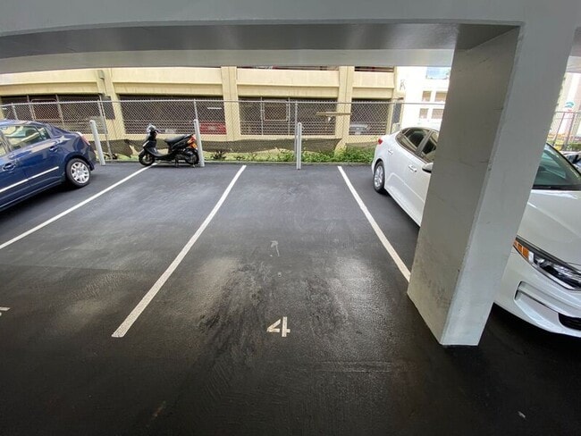 Building Photo - 1658 Liholiho St