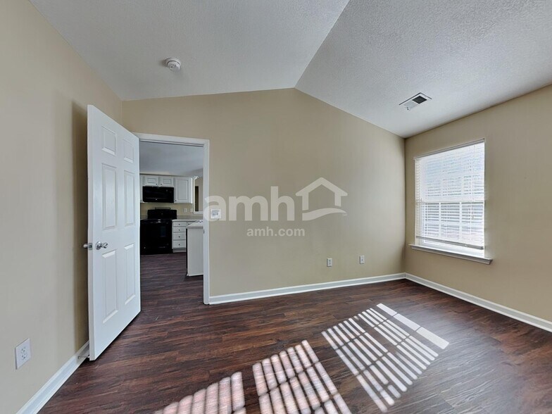 Building Photo - 17 Dillingham Ct