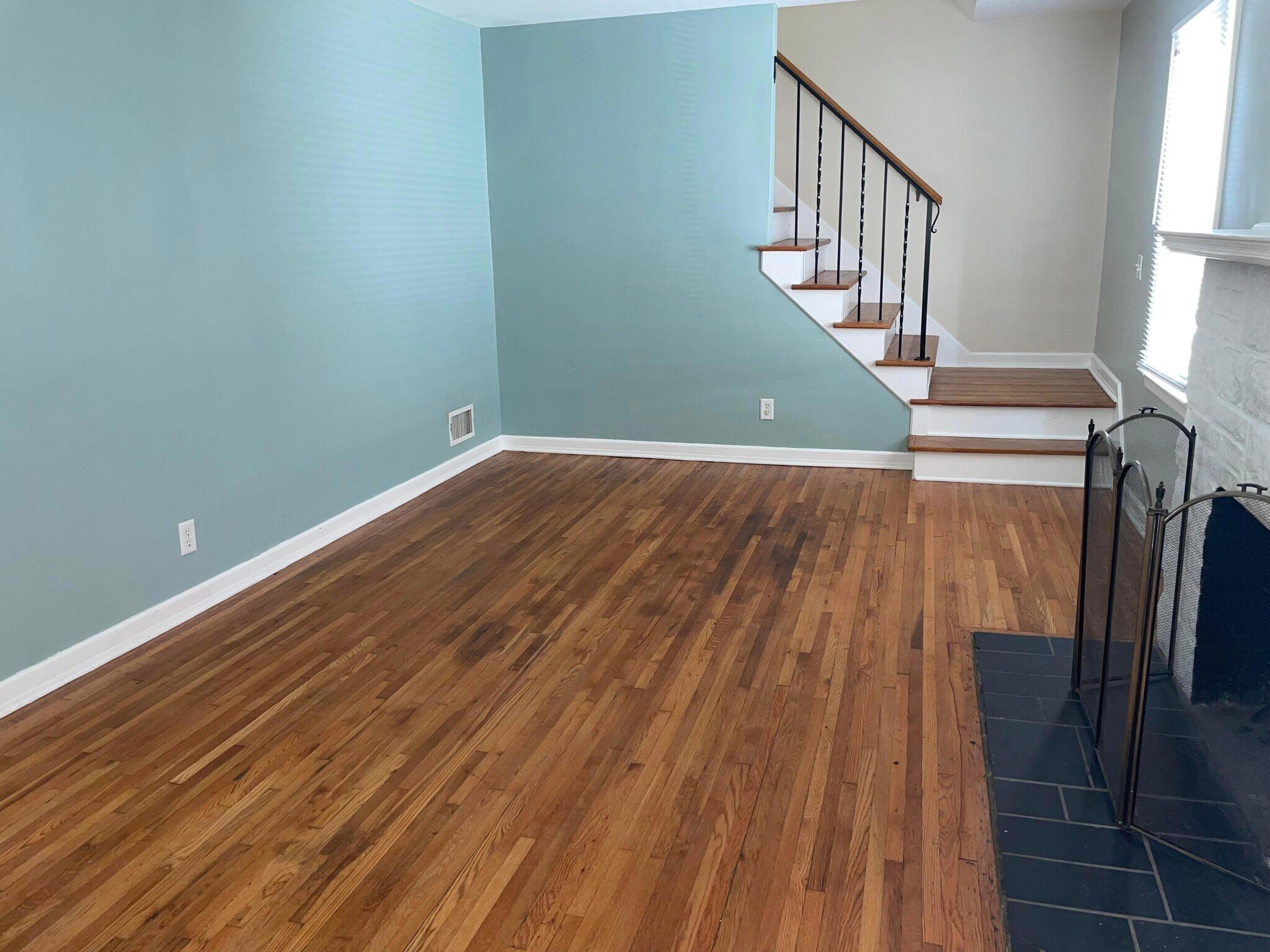 Living Area - 341 S Roys Ave