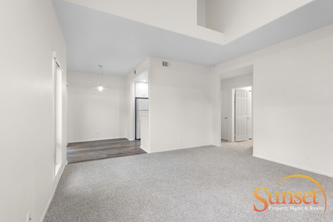 Building Photo - 2058 Reed Ave