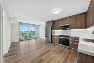 Building Photo - 1500 Rycroft St