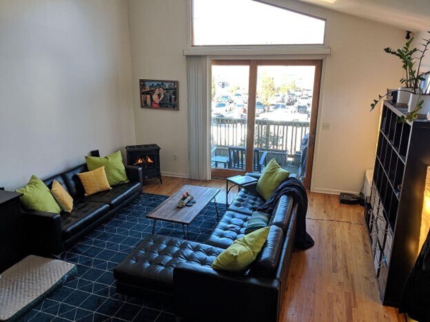 living room furnished - 2415 Wrights Way