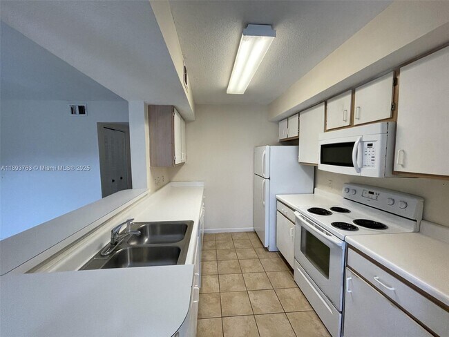 Building Photo - 815 Boynton Beach Blvd