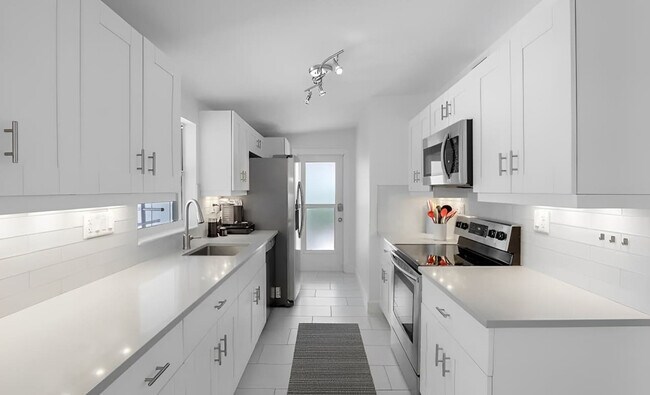 Building Photo - 2048 Harbor Ln