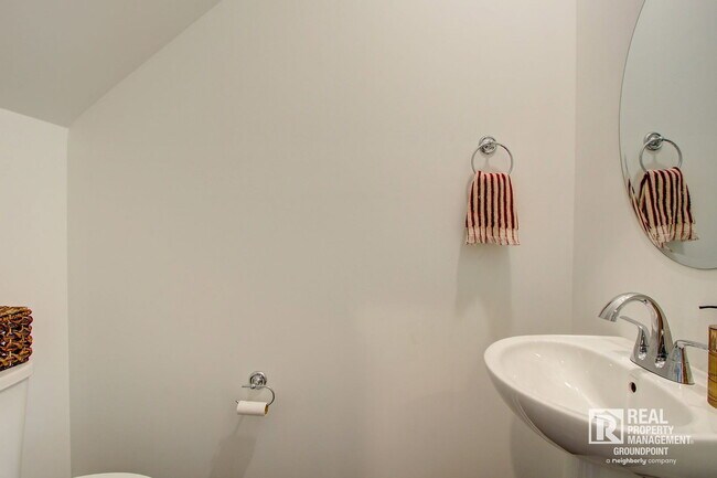Building Photo - 357 Chapman Cir