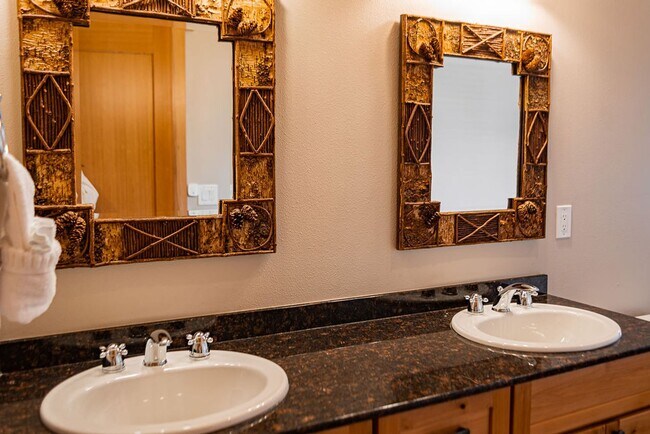 Building Photo - Immaculate Spanish Peaks Condo with Hot Tub & Pool Access