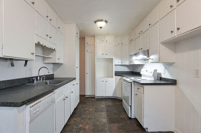 Building Photo - 8047 2nd Ave S