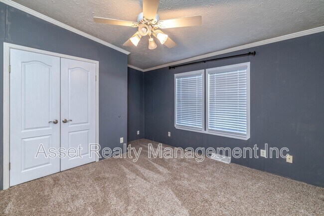 Building Photo - 1322 Silver Charm Way