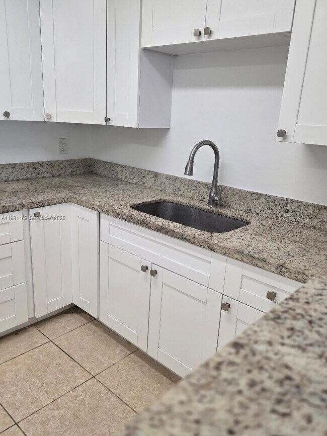 Building Photo - 14830 Naranja Lakes Blvd