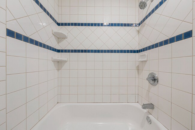 Building Photo - 1357 Park St