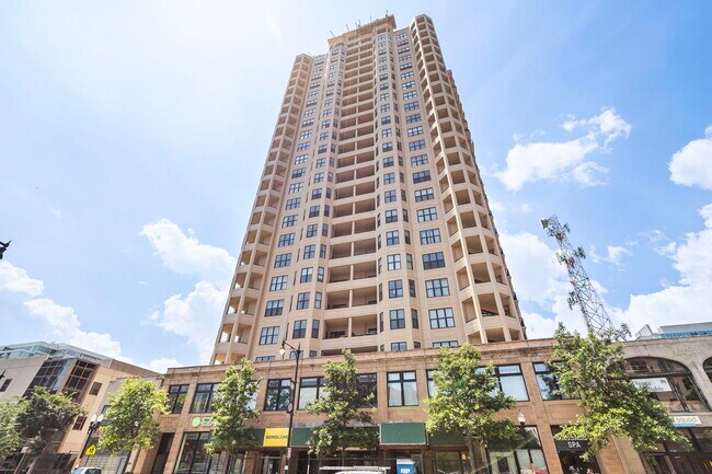 Primary Photo - 1464 S Michigan Ave