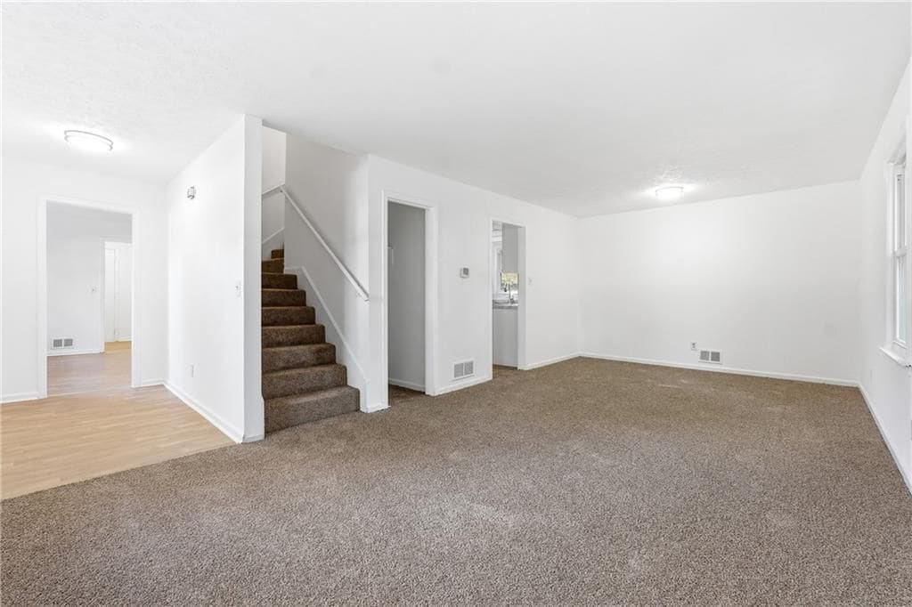 Building Photo - 6917 Laurel Wood Dr