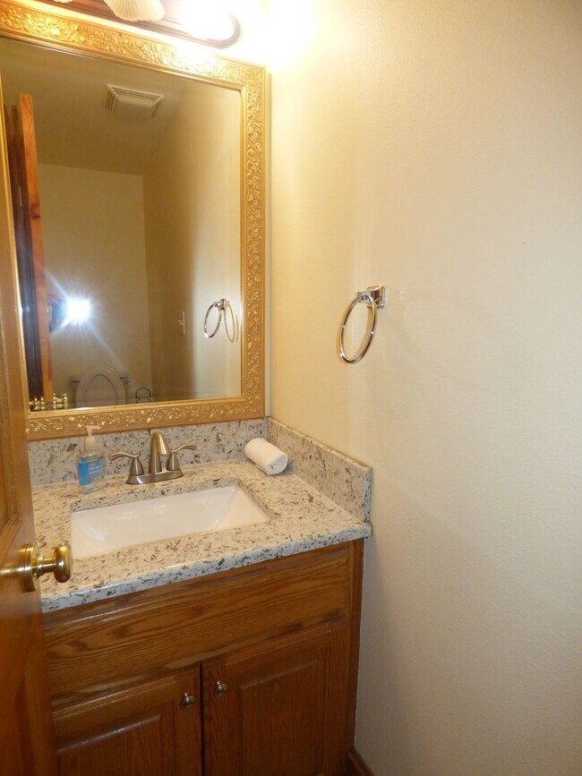 Building Photo - 4465 Countryside Ct NE