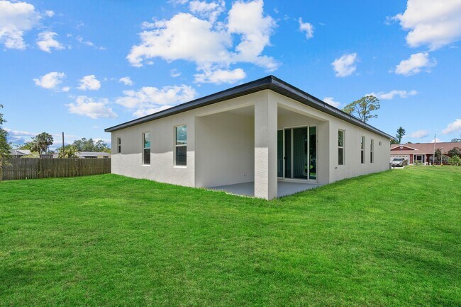 Building Photo - Spacious 4/3 Brand NEW Construction Home O...