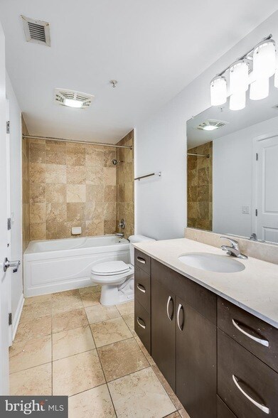 Building Photo - 440 L St NW