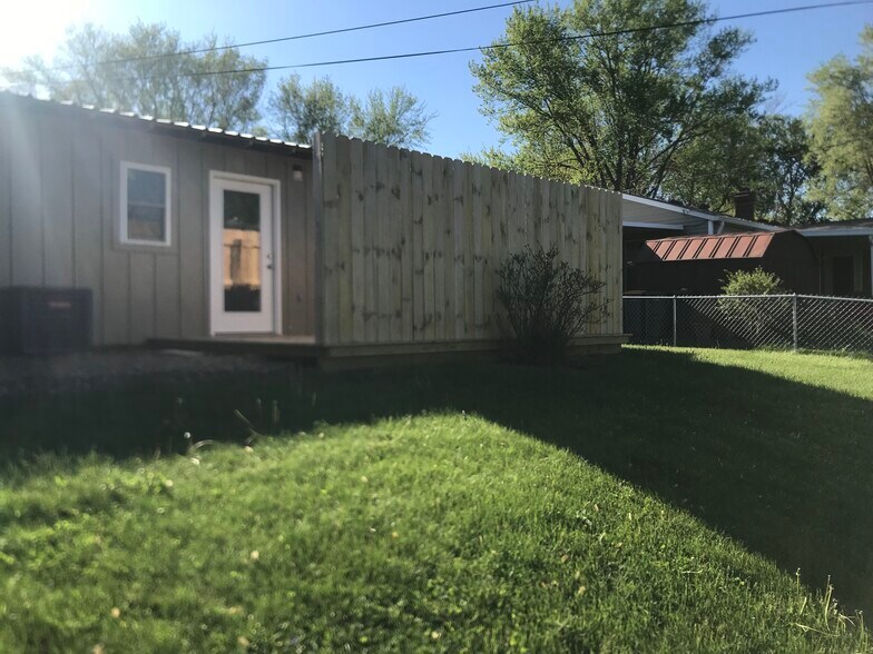Building Photo - 3512 N Kingsley Dr