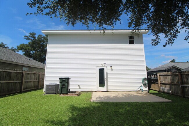 Building Photo - Spacious Cottage-Style Home Near UWF, Navy Federal & West Florida Hospital with Private HUGE Upst...