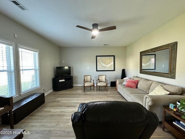 Building Photo - 805 Fort Sumter Way