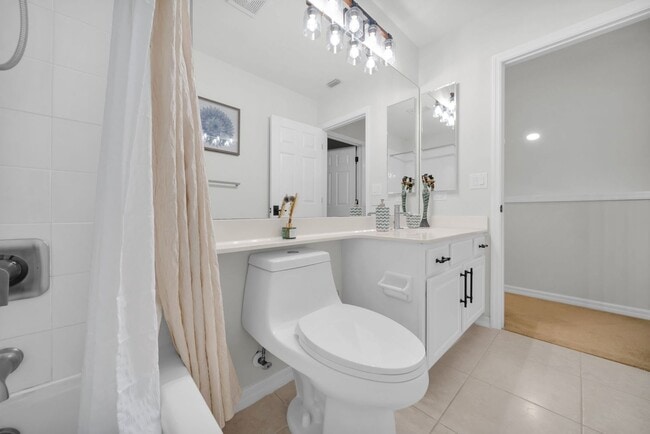 Building Photo - Fully Furnished 3 beds 3 bath Annual Rental with Private Heated Pool in Ventura Pelican Marsh