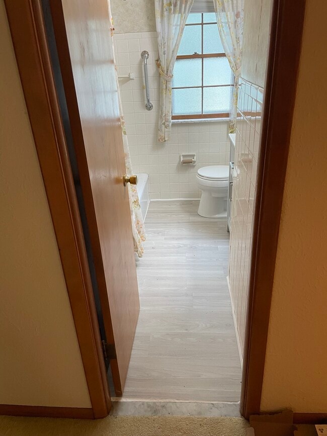 Building Photo - 418 E 274th St