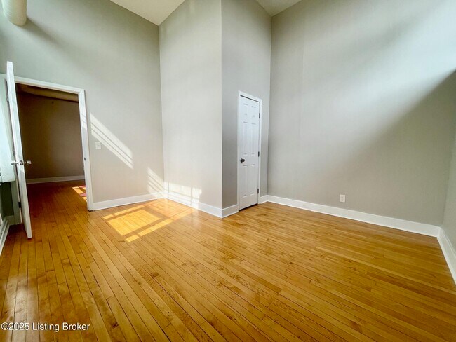 Building Photo - 1516 Hepburn Ave
