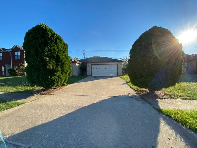 Building Photo - 1304 Bristol Dr