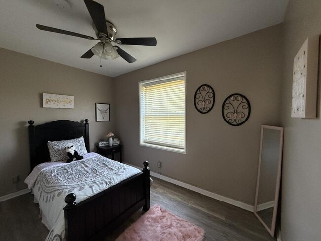 Building Photo - 1802 La Salle Pl