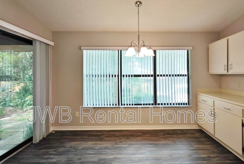 Building Photo - 3208 Turtle Creek Rd