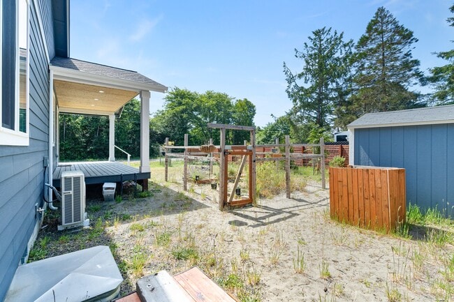 Building Photo - 899 Point Brown Ave SW
