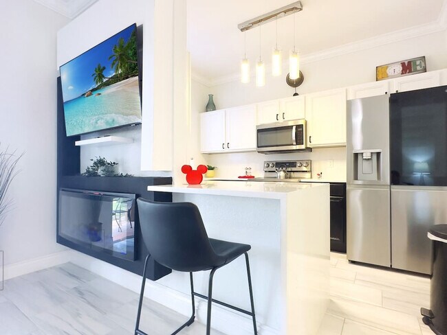 Building Photo - 1042 Calabria Ave