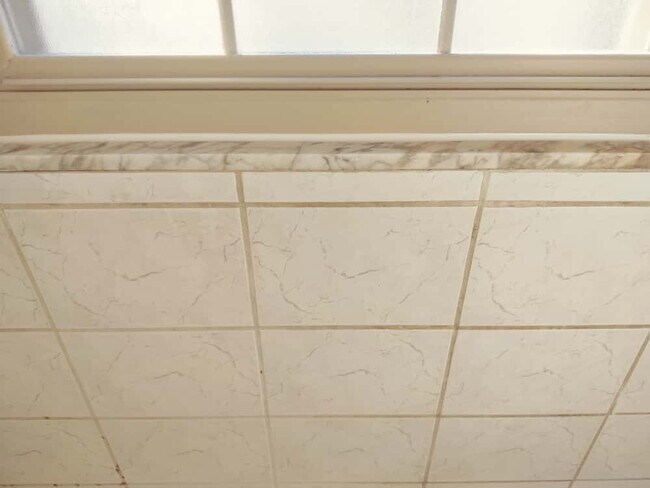 Building Photo - 2461 Duchess Dr