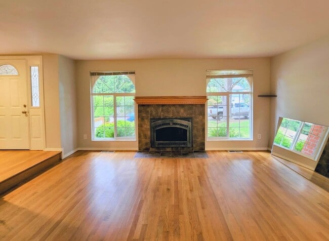 Building Photo - Welcome to your new home in the heart of Juanita!