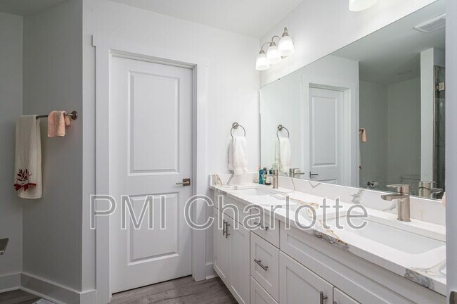 Building Photo - 2128 Chatfield Rd