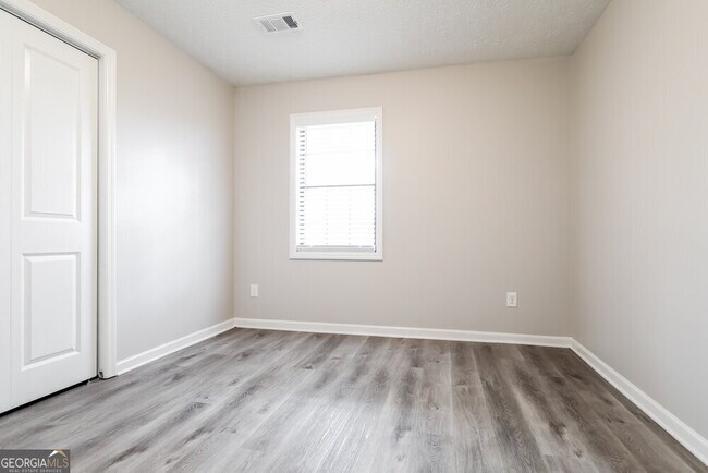 Building Photo - 620 Wayside Dr