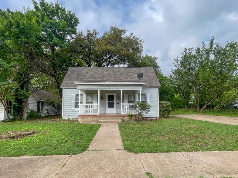 Building Photo - 616 N 35th St