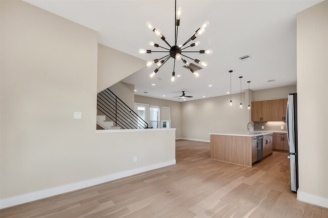 Building Photo - 2511 N MacGregor Way