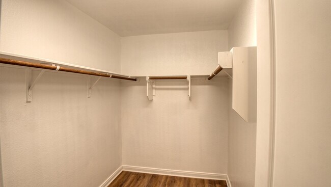 Building Photo - 610 Hollyhock Dr