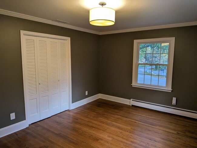 Building Photo - Gorgeous 4 Bed, 3 Bath House for Rent in Menands!