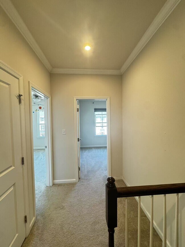 Building Photo - 510 Holywell Dr